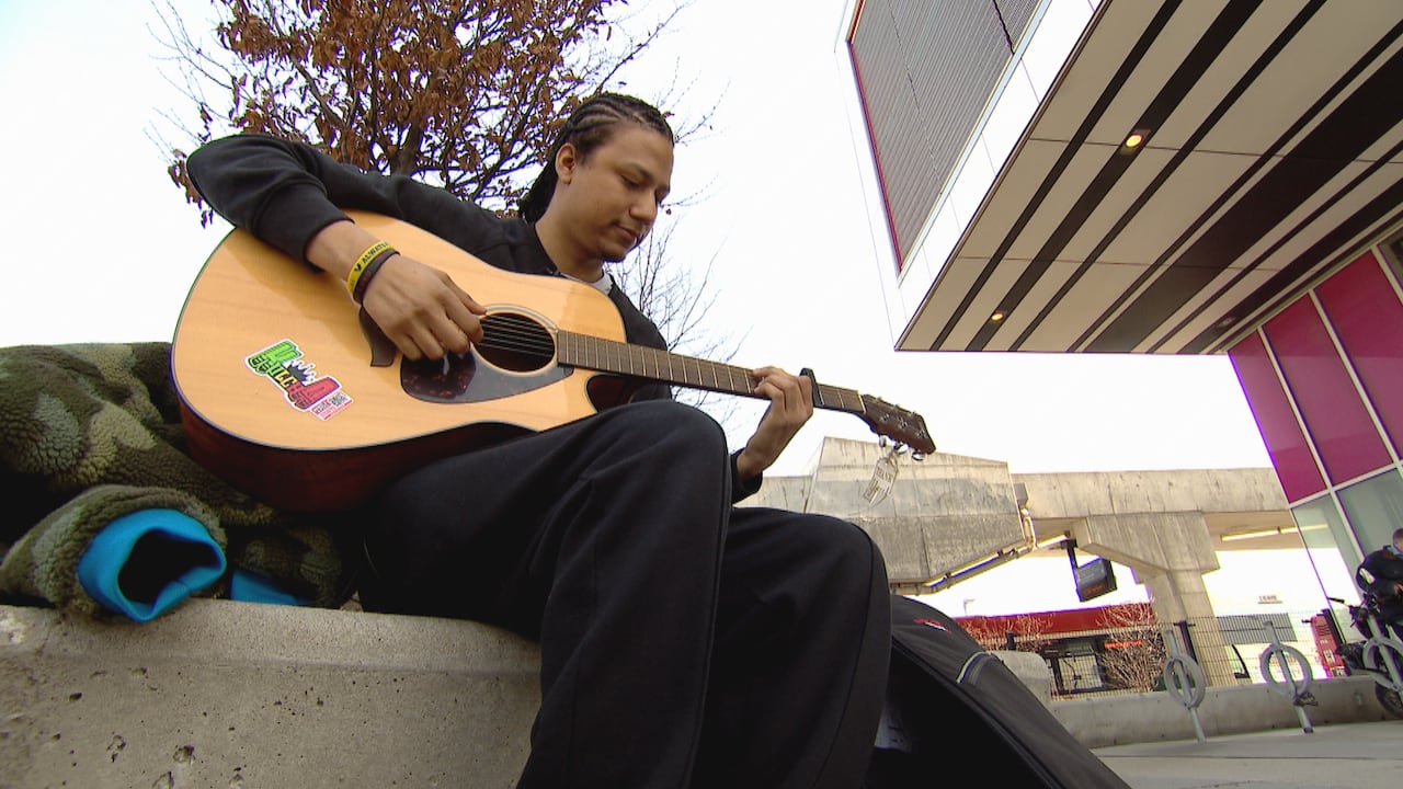 Toronto musician robbed at TTC station while busking
