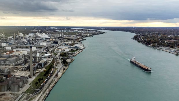 Oil spill in St. Clair River contained, according to Suncor in Sarnia