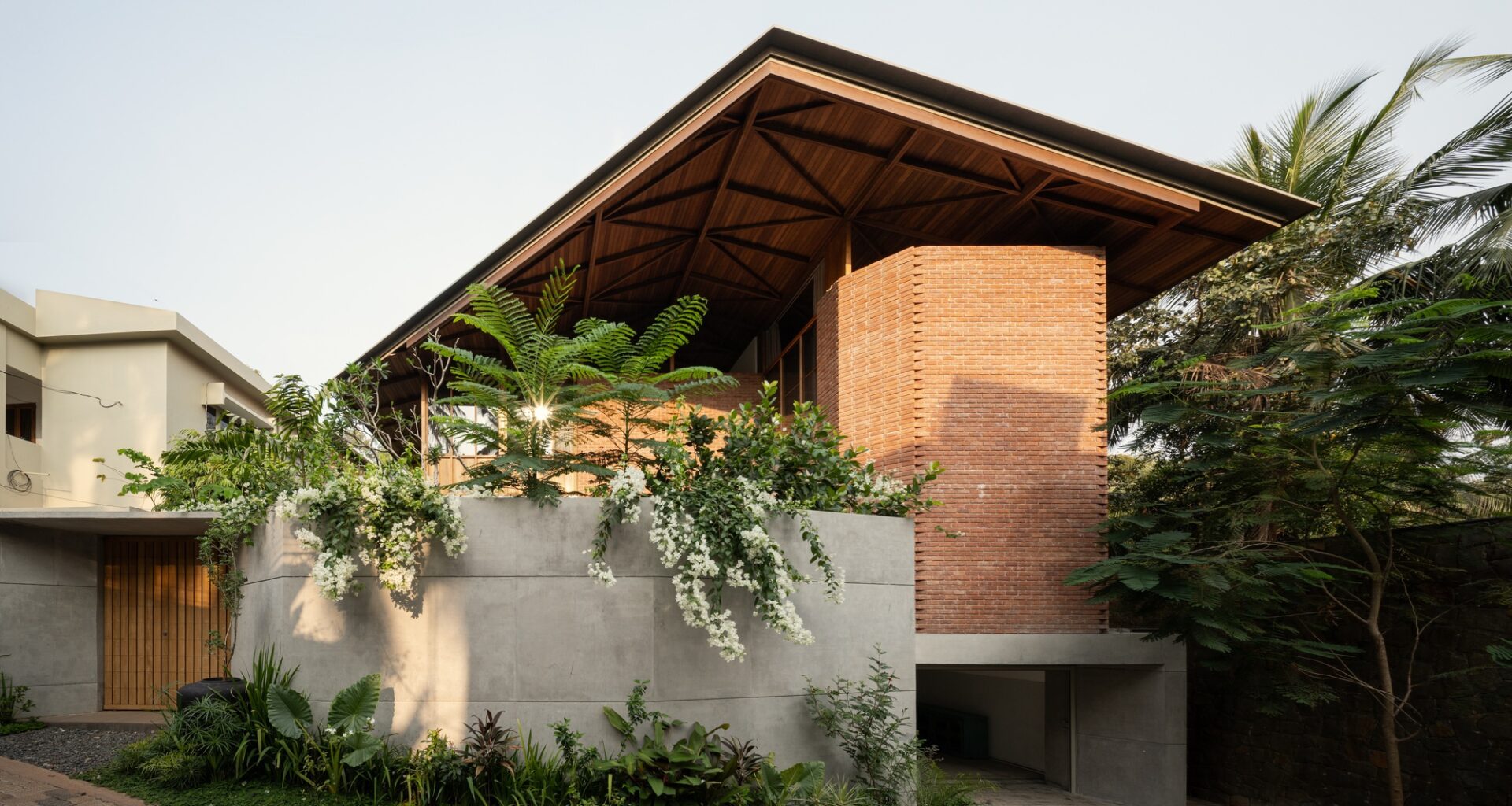 Ananda House / Thought Parallels