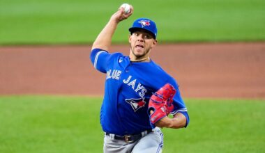 Blue Jays' José Berríos still not throwing, to visit elbow specialist