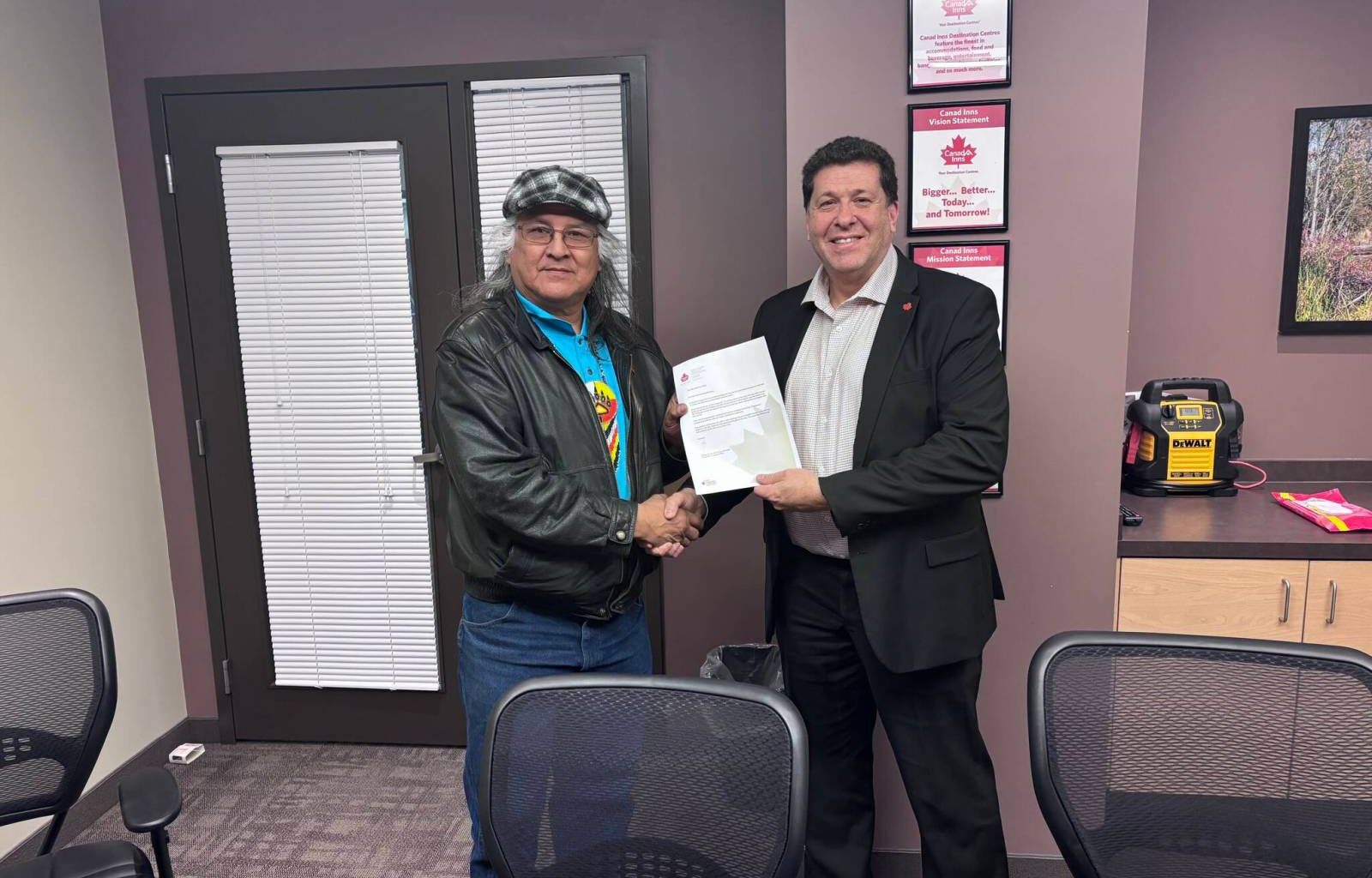 Canad Inns executive apologizes to First Nation teen, family after eviction from HSC hotel – Winnipeg Free Press