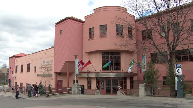 Province to end funding for 2 supervised drug consumption sites in Ottawa