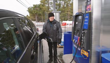 Prices at the pump keep going up. Should Quebecers be getting a rebate?