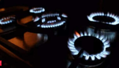 Karachi plunged into gas crisis as authorities fail residents during Ramazan