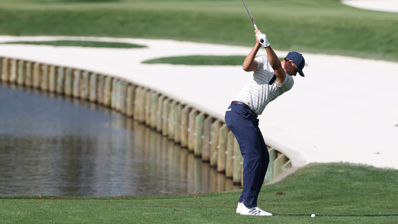 Ludvig Åberg falls from lead after finding water on back-to-back holes