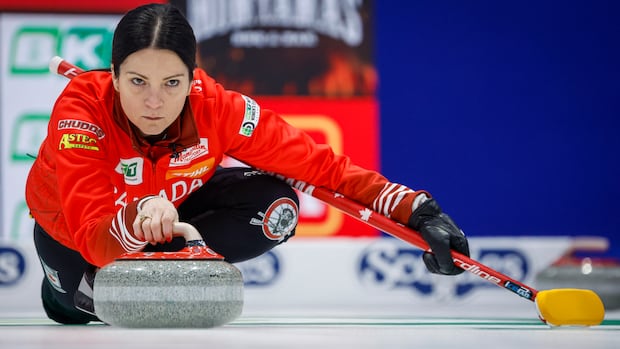 Canada's Einarson wins 4th straight at women's curling world championships in Calgary