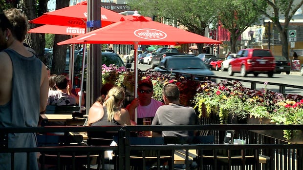 Motion asking city to reconsider new patio licencing fees to hit Edmonton council this week