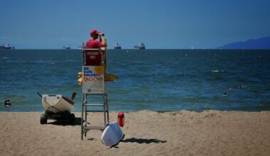 Vancouver Park Board cuts lifeguard staffing at busy beaches, commissioners blame 'austerity budget'