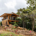 Adaptive Cabins in Costa Rica: Designing for Humidity and Ventilation in the Jungle - Image 4 of 7