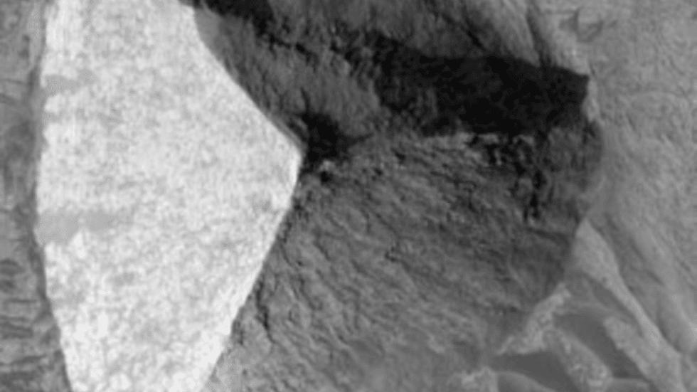 Pyramid detected on Mars