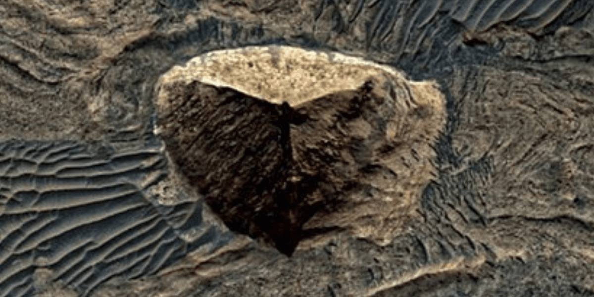 Space mystery as Nasa uncovers bizarre ‘pyramid’ on Mars surface