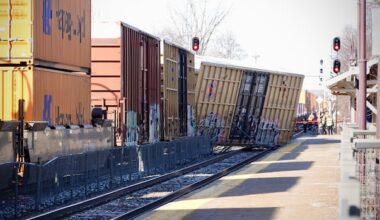 Train derailment west of Montreal disrupts commutes on Vaudreuil-Hudson Exo line