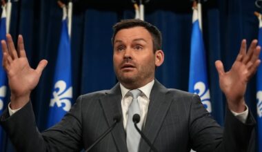 Parti Québécois wants police to wrap up Liberal fundraising probe before election
