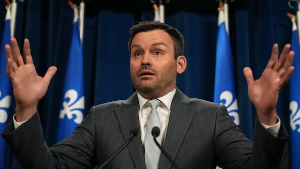 Parti Québécois wants police to wrap up Liberal fundraising probe before election