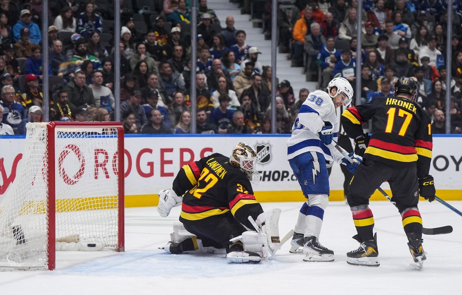 Nikita Kucherov, Anthony Cirelli lead Tampa Bay Lightning past Vancouver Canucks 6-2 – Winnipeg Free Press
