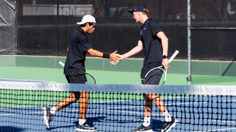 No. 64 Shockers Hold Off No. 56 Charlotte for Eighth Straight Win