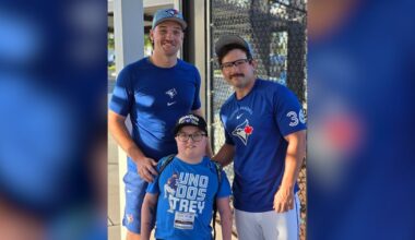 Toronto Blue Jays meet St. Thomas baseball fan who has weeks to live