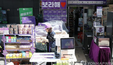 "생수 9배·앨범 215배"…BTS 공연에 광화문 편의점 매출 폭증