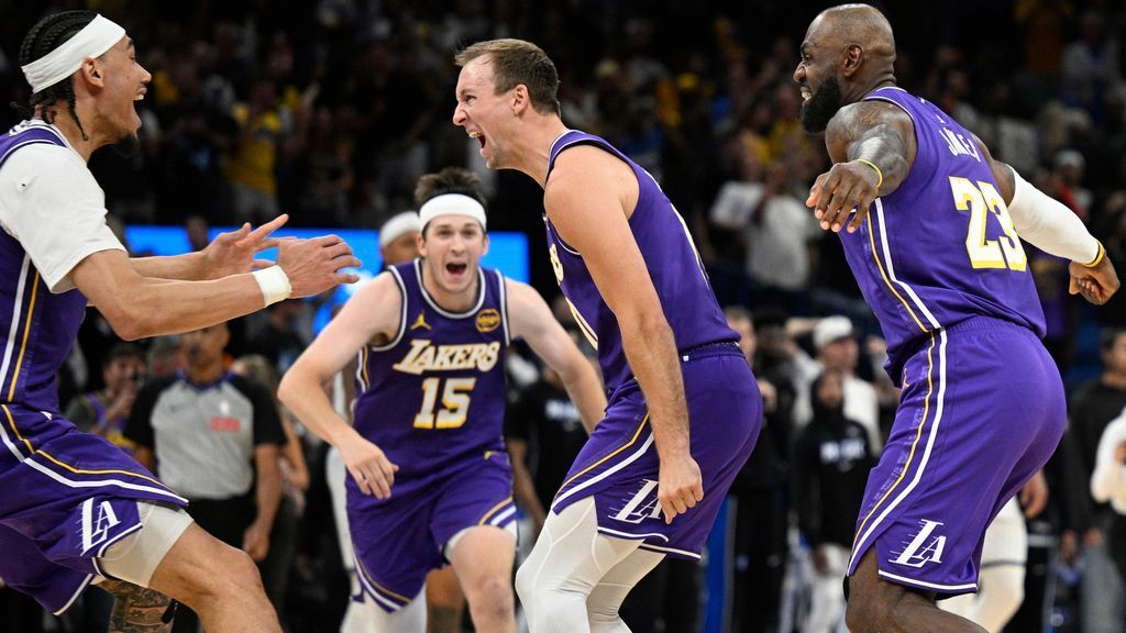 Kennard hits last-second 3 as Lakers win on LeBron's record day