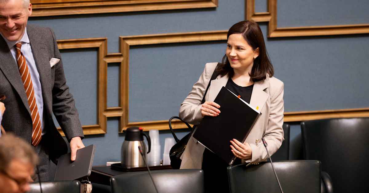 Government looks to tighten immigrants' residency requirements for lowest pension | Yle News