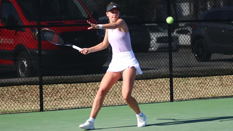 Women’s Tennis ends win streak at unbeaten North Florida
