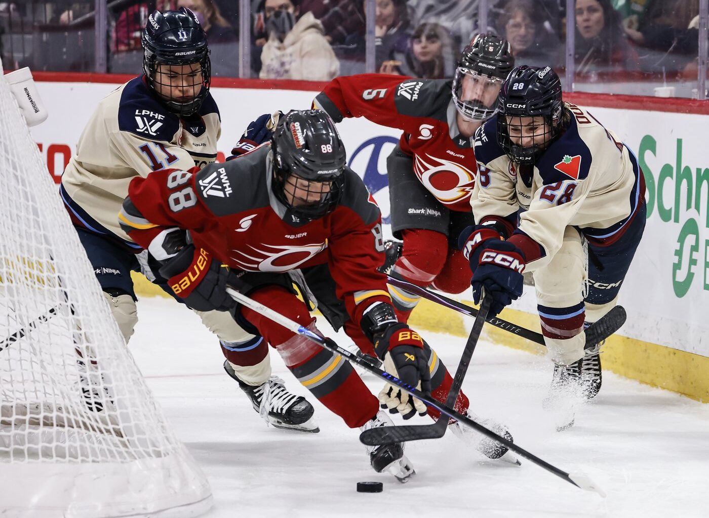 Leslie plays OT hero as Charge edge Victoire 2-1 in Winnipeg