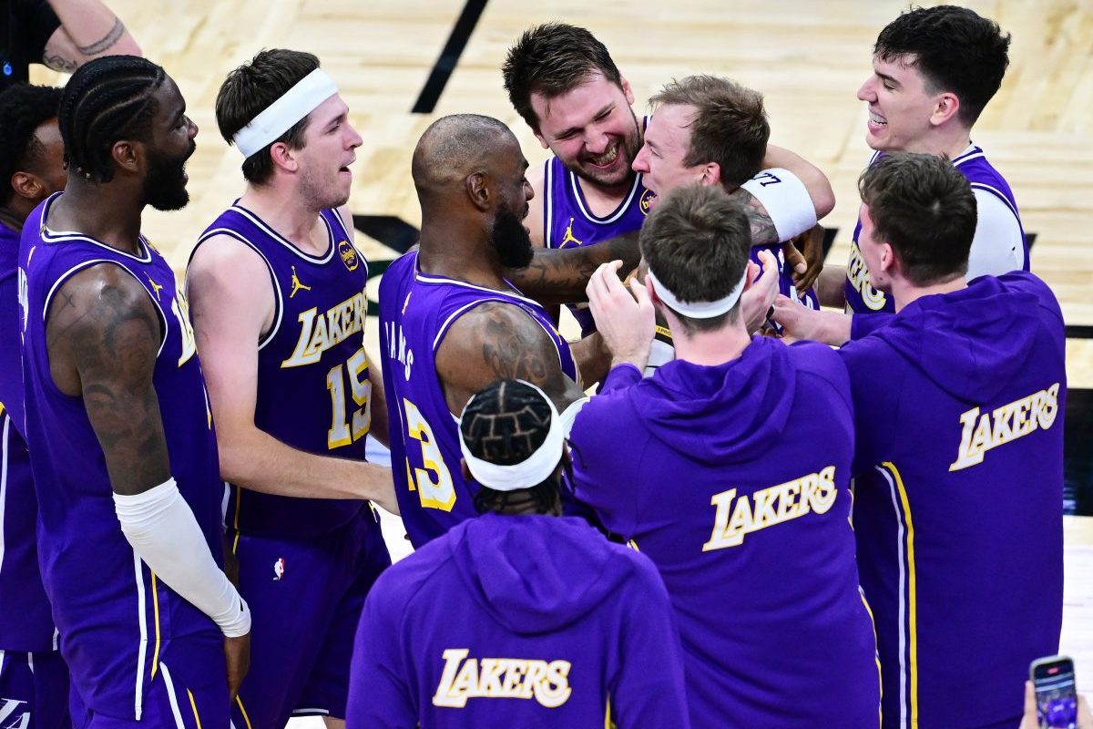 Photos: Lakers, Luka Doncic Go Golfing Amid 9-Game Win Streak