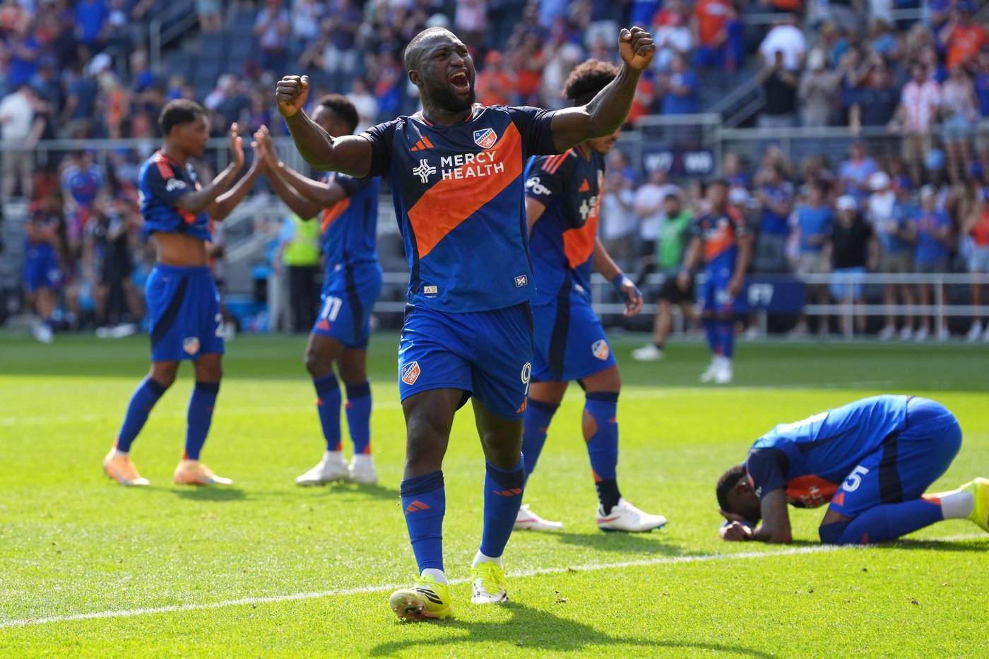 Tom Barlow, Kévin Denkey rally Cincinnati to 4-3 victory over Montreal