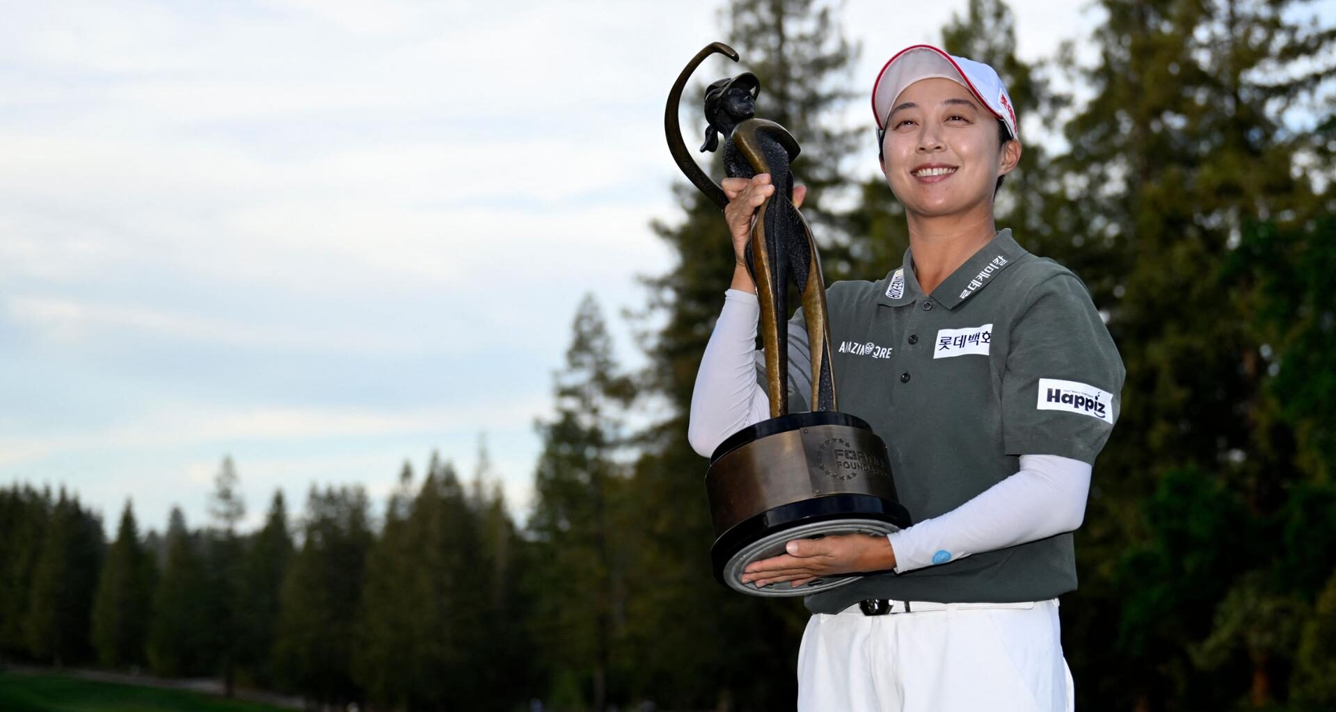 KIm Hyo-joo of Korea poses with her trophy after her winning putt on the 18th green during the final round of the Fortinet Founders Cup 2026 at Sharon Heights Golf and Country Club on March 22(local time), in Menlo Park, California. AFP-Yonhap