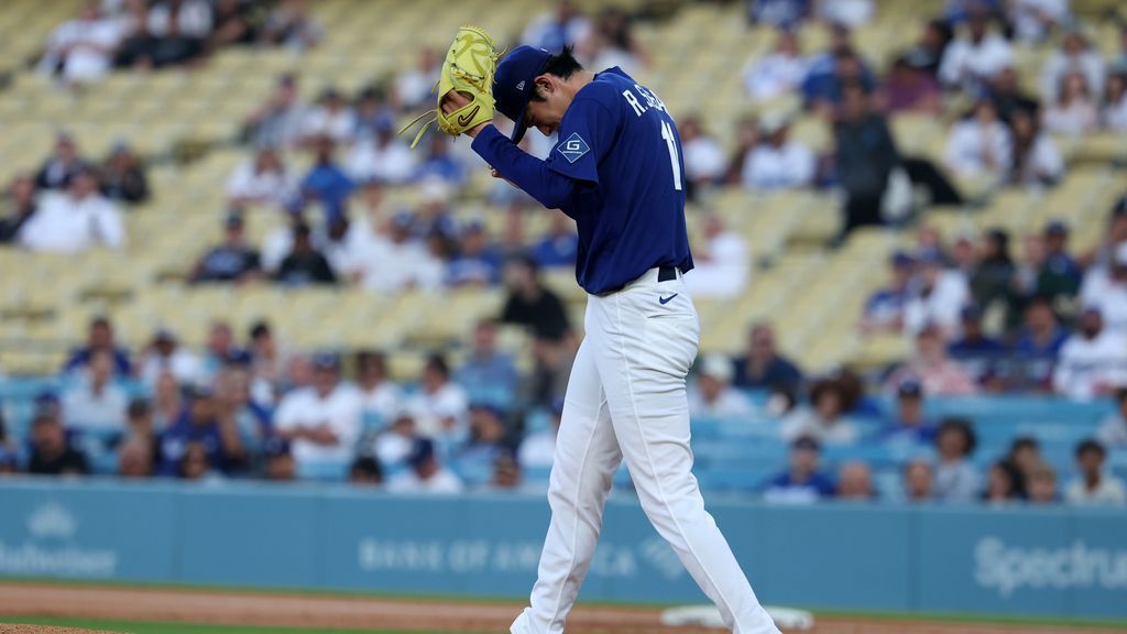 Dodgers' Roki Sasaki struggles again in spring start