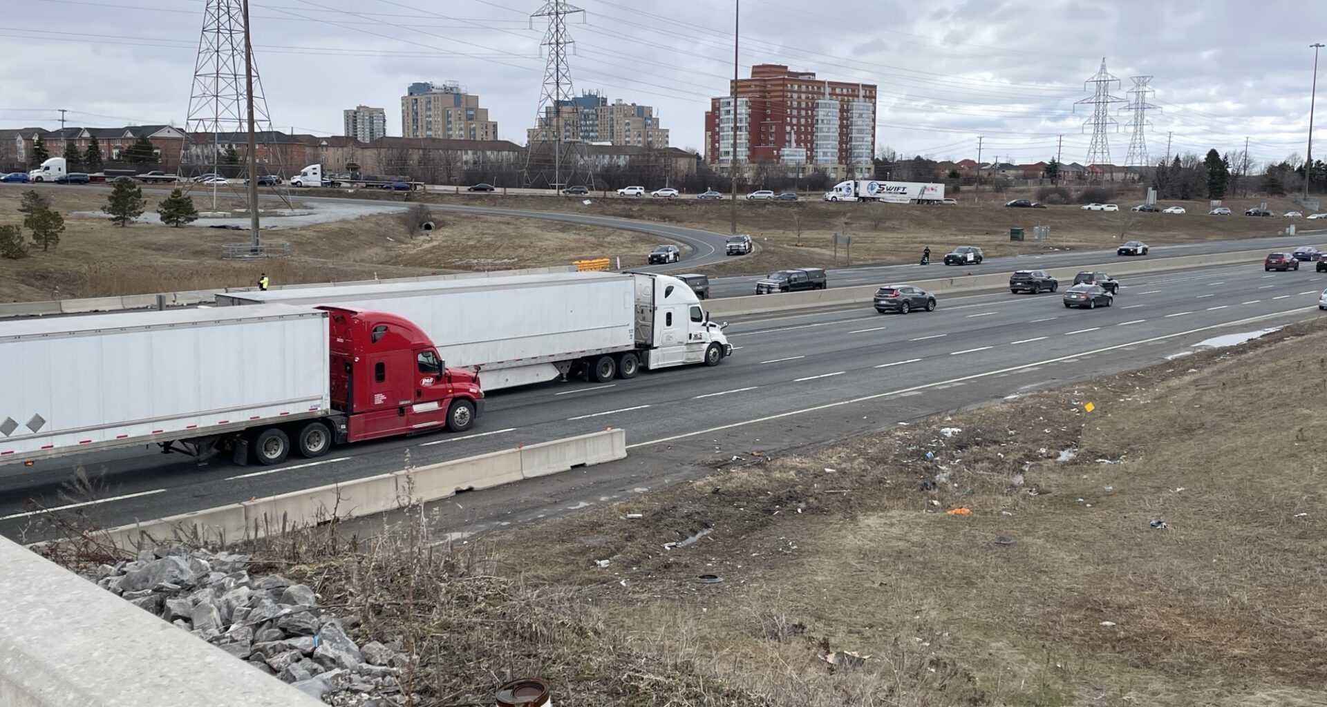 Driver critically injured in Hwy. 403 crash in Mississauga