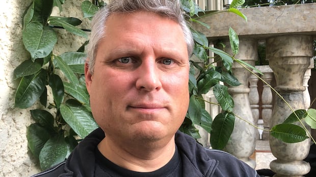 Winnipeg doctor getting medal of bravery for tackling knife-wielding man, saving coworker