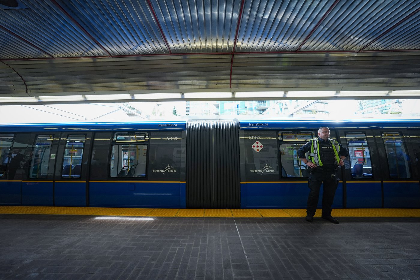 Man with a loaded handgun arrested at SkyTrain station in Surrey, B.C. | NanaimoNewsNOW
