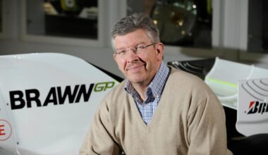 Celebrity Net Worth logo