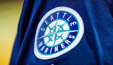 Mariners place Vargas on 15-day IL, add Wilcox to roster