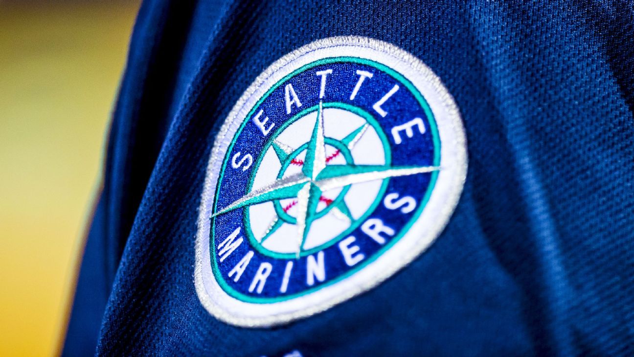 Mariners place Vargas on 15-day IL, add Wilcox to roster
