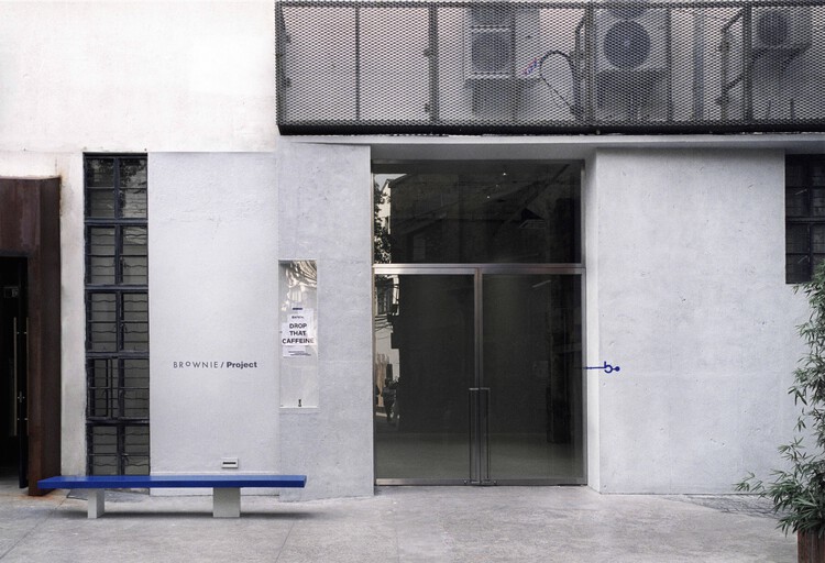 BROWNIE/Project / Offhand Practice - Interior Photography, Concrete, Door