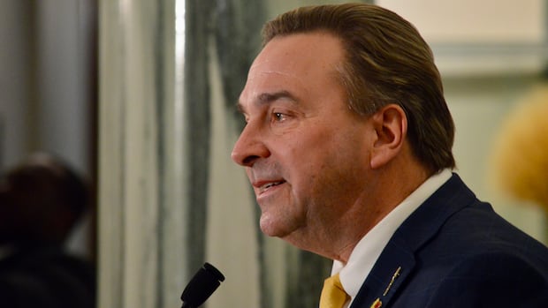 Ken Cheveldayoff broke rules for years by subletting constituency office, says legislative officer