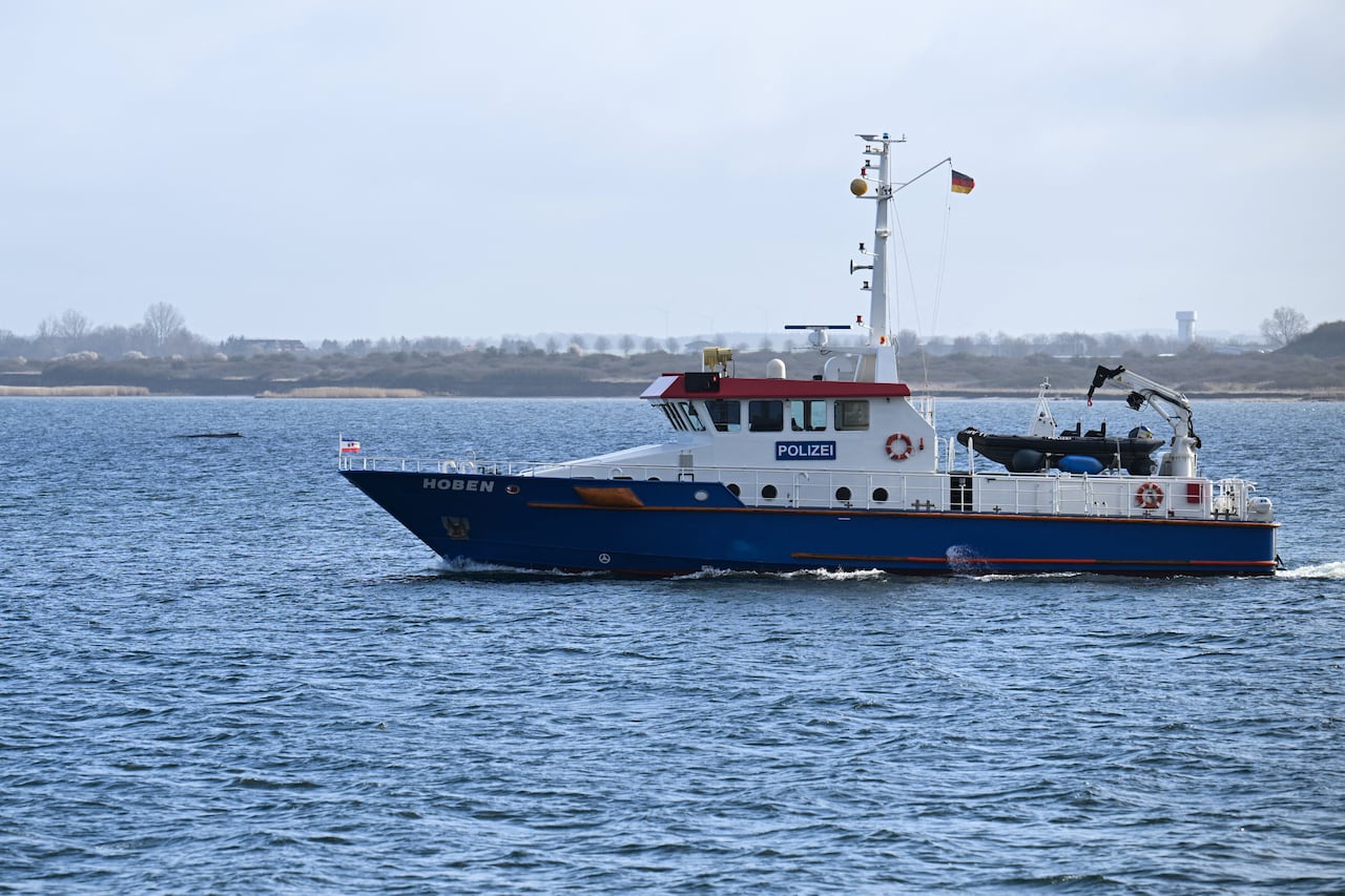 A boat that says Polizei is in the foreground, while a grey lump is in the background