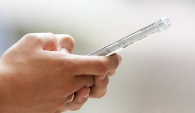 Companies can no longer charge for changing or cancelling internet, cellphone plans