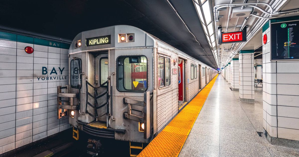 We tried to beat the TTC subway to a major Toronto destination on foot