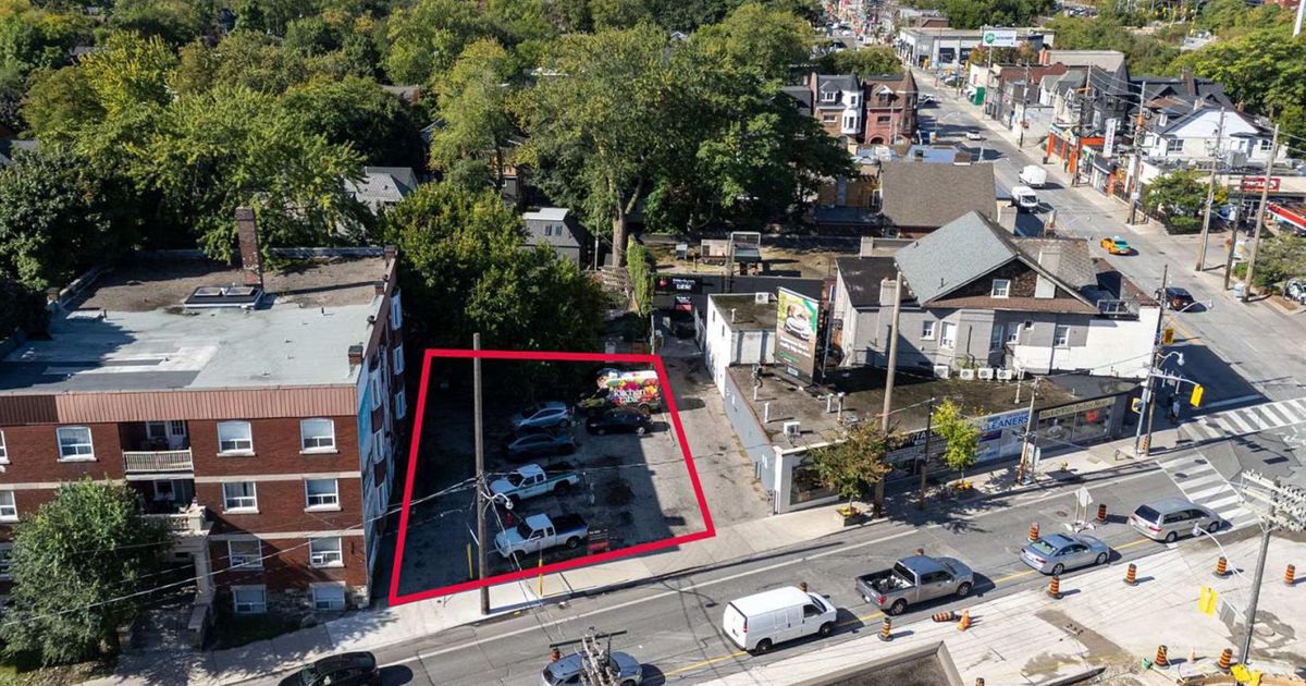 A Toronto parking lot is still going for $4 million even under power of sale