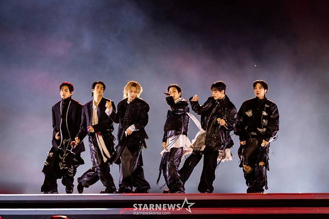(서울=뉴스1) = 방탄소년단(BTS)이 21일 서울 광화문광장에서 'BTS 컴백 라이브: 아리랑' 발매 기념 컴백 공연을 하고 있다. (빅히트 뮤직·넷플릭스 제공. 재판매 및 DB 금지) 2026.3.22/뉴스1  Copyright (C) 뉴스1. All rights reserved. 무단 전재 및 재배포,  AI학습 이용 금지. /사진=(서울=뉴스1)