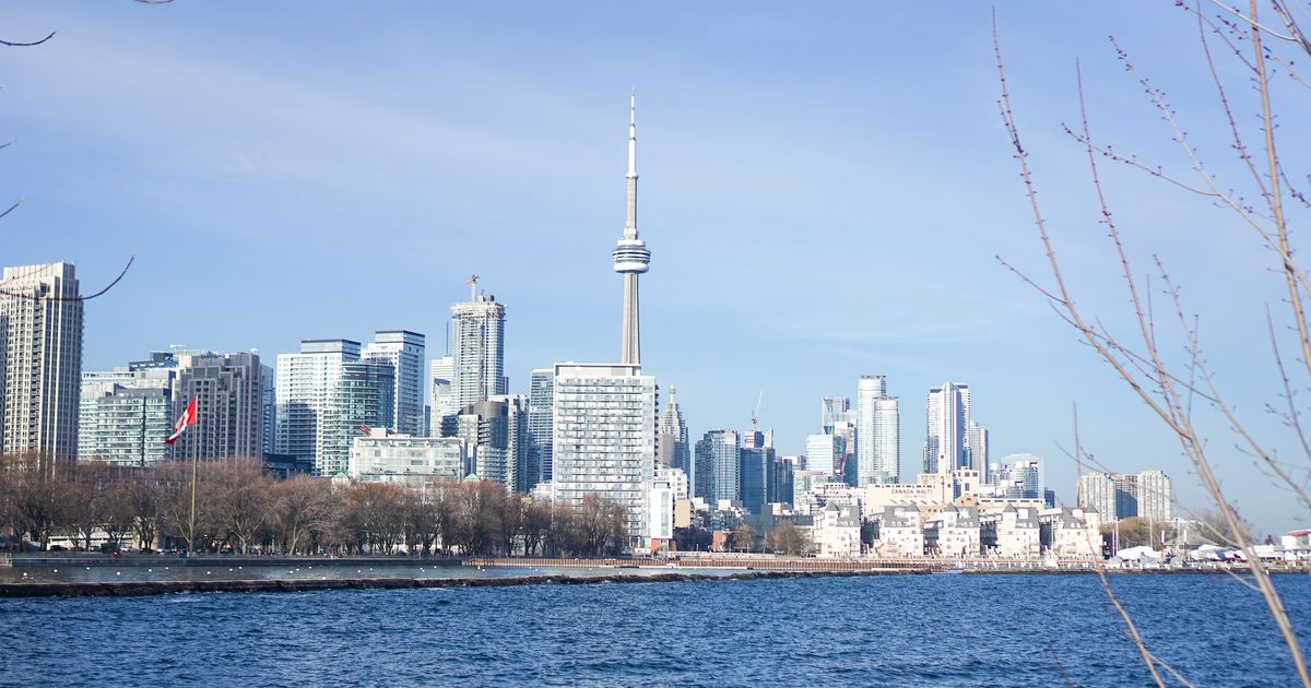 Toronto temperatures are going to swing by almost 20 C this week
