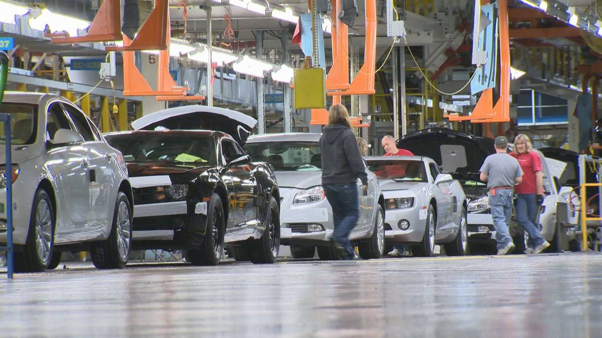 Click to play video: 'Canada’s auto exports down 21.2%'
