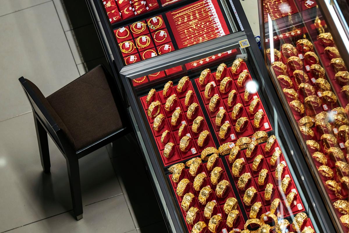 Gold Pares Dramatic Losses as Trump Backs Off From Iran Threat