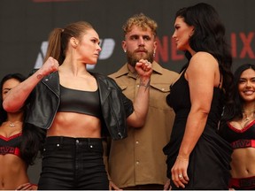 Ronda Rousey (L) and Gina Carano