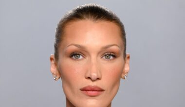 13 Elegant Hairstyles For Oval Faces, According To The Pros