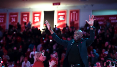 Former NBA player Dwight Davis gets a major honor from his alma mater