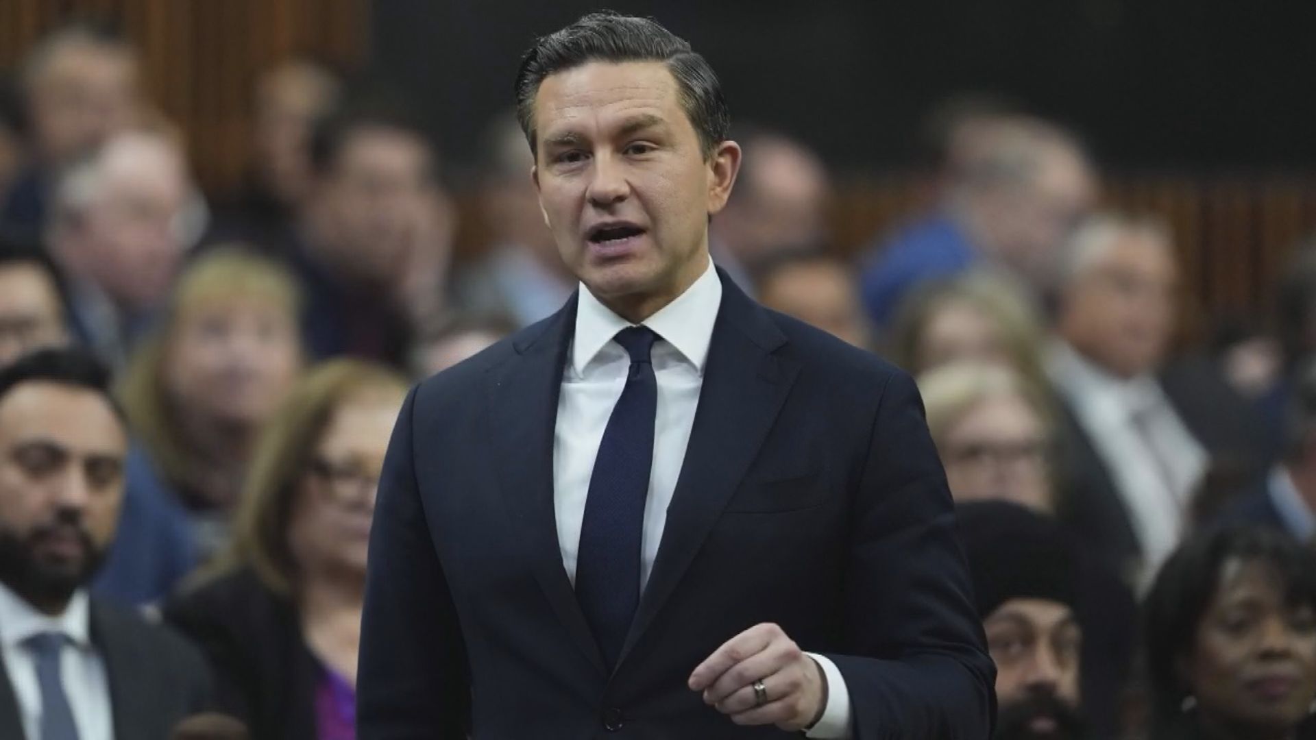 Click to play video: 'Poilievre says Canada needs ‘unbreakable leverage’ for Trump trade talks'